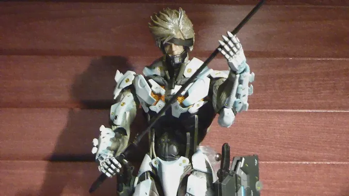 Play Arts Kai Raiden figurine close-up & Base Assembly