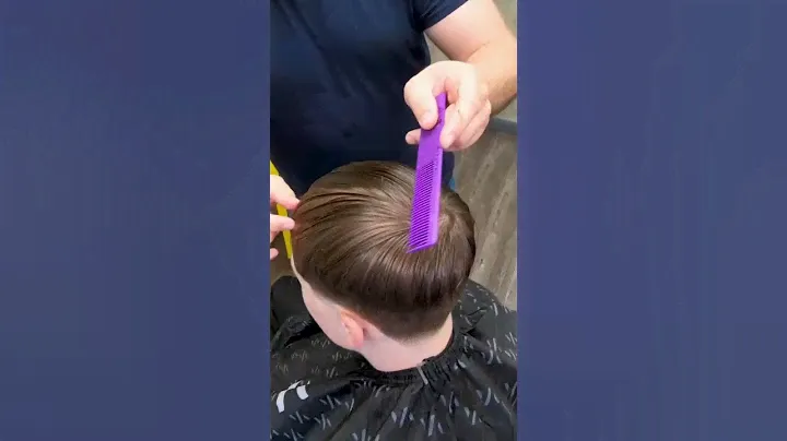 How to scissor cut the top of men’s hair. #barberskills