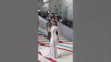 Ice Spice Arrives at the Met Gala 📸